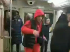 Избитый хулиганами в метро пассажир рассказал подробности: «Повалили и добивали»