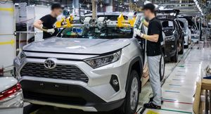Производство автомобилей Toyota сократилось на 16% из-за дефицита полупроводников