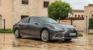 Компания Lexus обновила седан Lexus ES к 2022 году