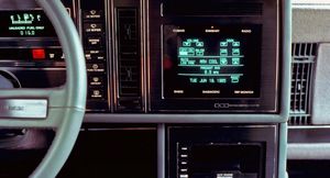 Посмотрите на первый сенсорный дисплей в автомобили Buick Riviera 1986 года
