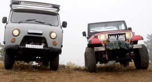 Блогеры из США провели сравнение УАЗ-452 и Jeep Wrangler на бездорожье