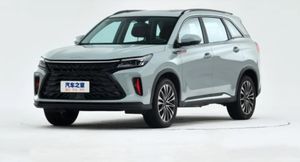 Dongfeng 580 доступен для предзаказа по цене от 1,0 миллиона рублей: опубликованы «живые» фото кроссовера