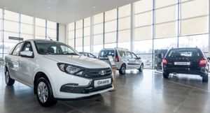 Российские дилеры продают новые авто Lada в два раза дороже заводской цены