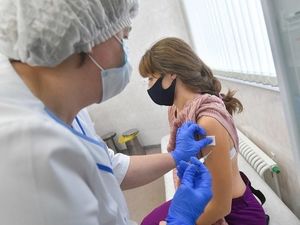 Кнут ради вакцинации: россиянам слишком часто стали грозить карами