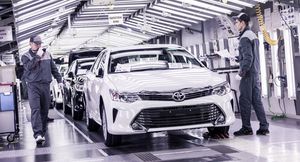 Toyota сократила план производства автомобилей в ноябре на 15%
