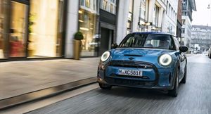 Электрический MINI Cooper SE появится в ноябре 2021 года в России