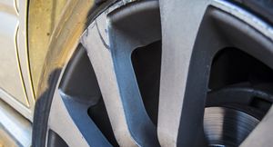 Почему зимние шины не стоит ставить на литые диски?