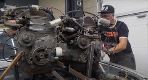 Не переведутся умельцы на Руси: «Волга» с тремя моторами на шипованной резине