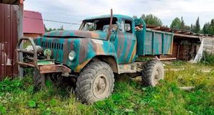 Сельский умелец собрал уникальный внедорожный грузовик из деталей Т-40 и ГАЗ-66