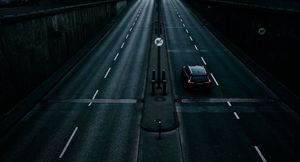 В Швеции по междугородному шоссе с беспроводной зарядкой начали движение электромобили