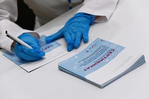 В Госдуме назвали «русской рулеткой» покупку сертификатов о вакцинации от COVID-19