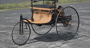 Первые модели автомобилей известных производителей