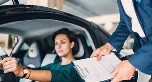 В России 70% водителей выбирают новый автомобиль самостоятельно