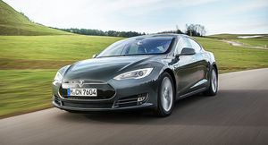 Автомобили Tesla теперь могут отпугивать людей
