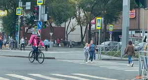 «Пешеходный переход будущего» iCrosswalk появился в Москве