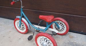 Экспонат из СССР: детский 3-колесный велосипед «Мотылек» 1970 года выпуска