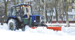 Какую технику применяют для очистки территории от снега?