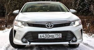 Toyota отзывает свыше 200 тысяч Camry из-за проблем с тормозами