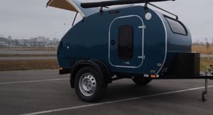 Fistashka Trailer: Компактный автодом с кроватью и розетками за 305 тысяч рублей