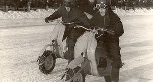 Советский мотороллер «Вятка» — в роли мотоцикла для ледового спидвея — неужели это правда?