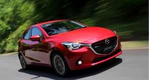 Две модели Mazda обзавелись новыми опциями и цветом