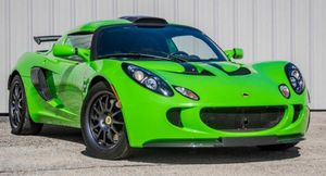 Возможности суперкара Lotus Emira V6 First Edition показали на видео