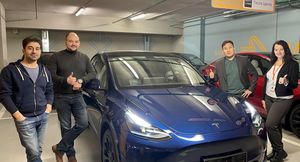 «Тесла Центр» впервые в России реализовали в лизинг новый автомобиль Tesla Model Y Long Range 2021 года