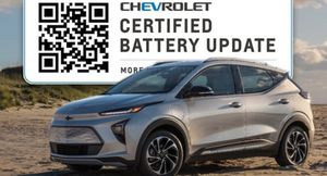 Подвергшиеся замене дефектных батарей электромобили Chevrolet Bolt получат QR-коды для допуска на парковки
