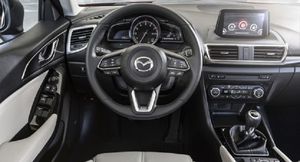 Mazda CX-30 2022 года получит стандартный полный привод и новую карбоновую версию