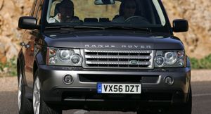 В Сети опубликовали видео Range Rover Sport, который не может подняться на заснеженный склон