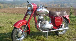 Первый знаменитый мотоцикл в СССР из Чехословакии — Jawa 250 «Старушка»