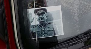 Зачем водители в СССР вешали в авто фото Сталина
