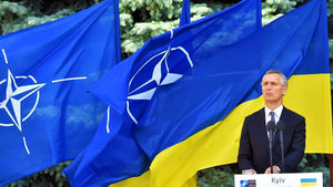 Столтенберг угрожает значительно расширить присутствие НАТО на Украине