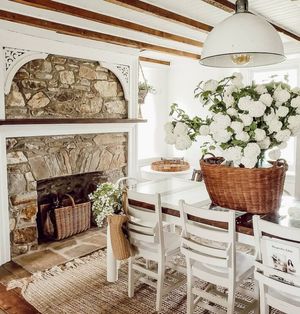 "Старинная красота": восстановленный 200-летний фермерский дом, наполненный винтажными вещами и уютом
