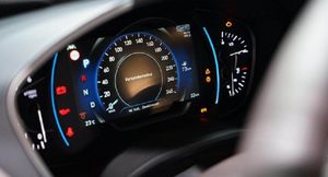 Цифровая панель приборов Hyundai Santa Fe 2022 искажается из-за дефекта