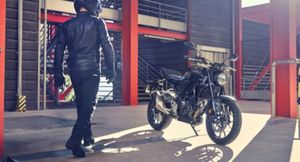 На рынок выходит новый мотоцикл Honda CB300R 2022 модельного года