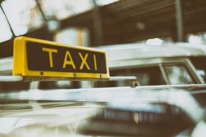 Удобный сервис с услугами такси и не только