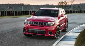 Названы цены и комплектации на самый экономичный вариант Jeep Grand Cherokee 2022