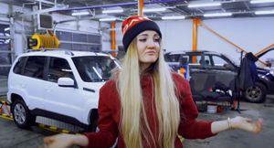 Девушка за полминуты устранила «нерешаемую» проблему Lada Niva Travel
