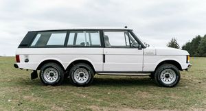 На продажу выставили необычный Range Rover: у него две двери и шесть колес