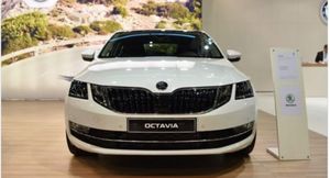 Skoda Octavia возглавила Топ-3 автомобилей, которые не уступают Toyota Corolla в России