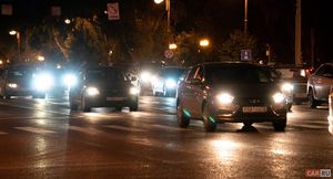 За отсутствие на пешеходах светоотражающих элементов при нахождении на ночном шоссе их могут оштрафовать