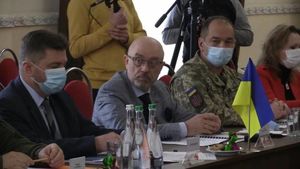 Министр обороны Украины: У России уже не выйдет использовать никаких «зелёных человечков для захвата административных зданий»