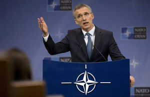 Столтенберг: НАТО разместит дополнительные боевые силы в Польше и Прибалтике
