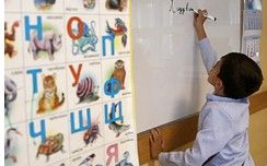 В Госдуме предложили запретить детям мигрантов учиться в российских школах (опрос)