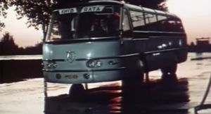 «Королева бензоколонки»: Экзотические авто, которые снимались в любимой комедийной киноленте