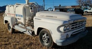 Dodge D300 1959 — редкий и специализированный топливозаправщик, который проехал 25 000 км