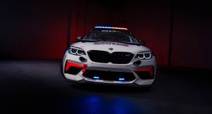 Спортивный BMW M2 CS Racing стал автомобилем безопасности в серии MotoGP