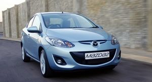 Компания Mazda опубликовала цены и комплектации гибридной Mazda 2
