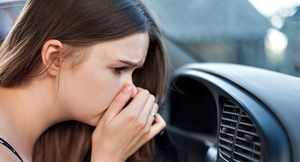Способы устранить неприятный запах, сырость и запотевание окон в салоне автомобиля